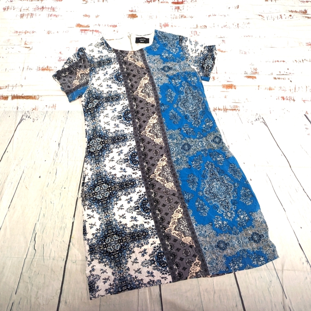 Vici Blue Patterned Short Sleeve Shift Dress